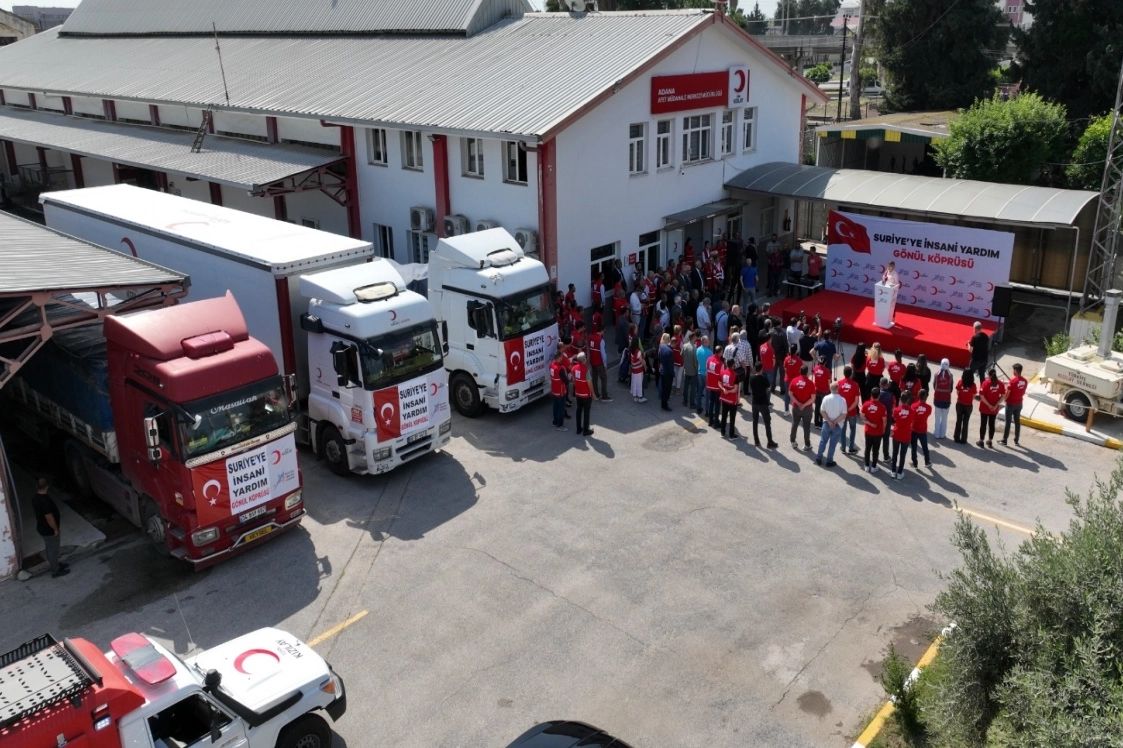 Suriye’ye 3 tır insani yardım malzemesi gitti