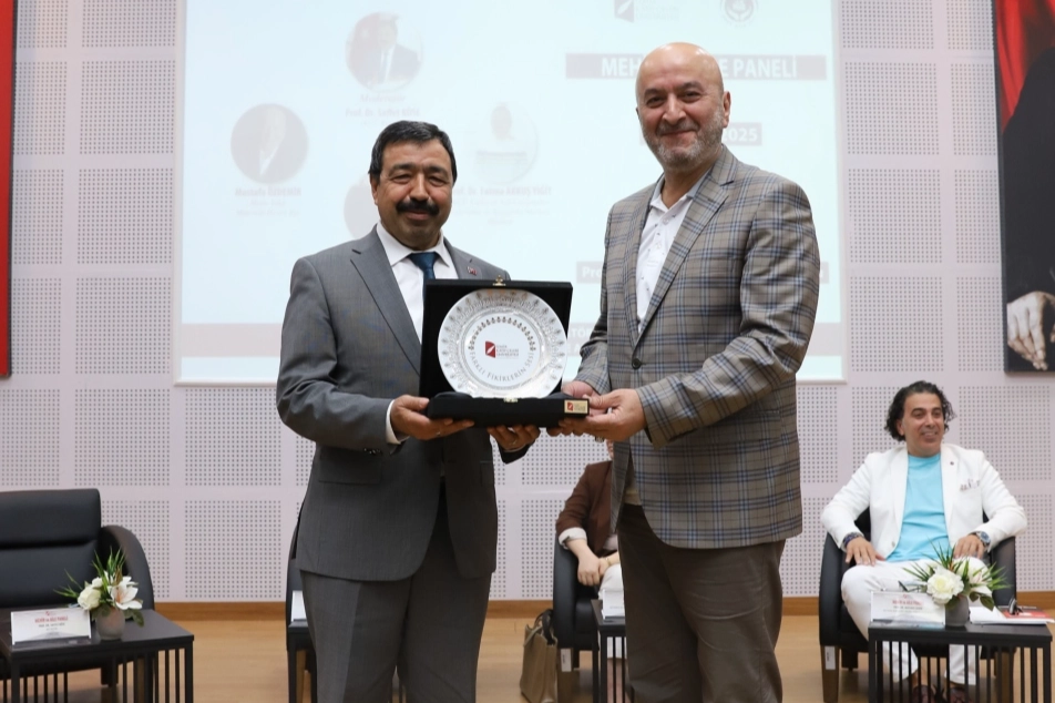 İzmir Kâtip Çelebi Üniversitesi tarafından aile paneli düzenlendi