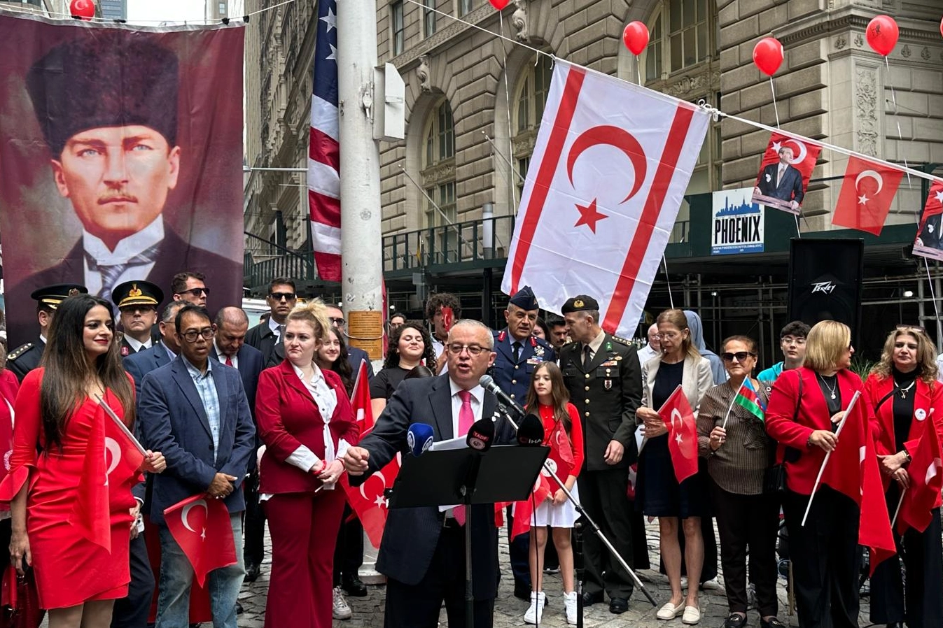 Türk Bayrağı Wall Street’te göndere çekildi