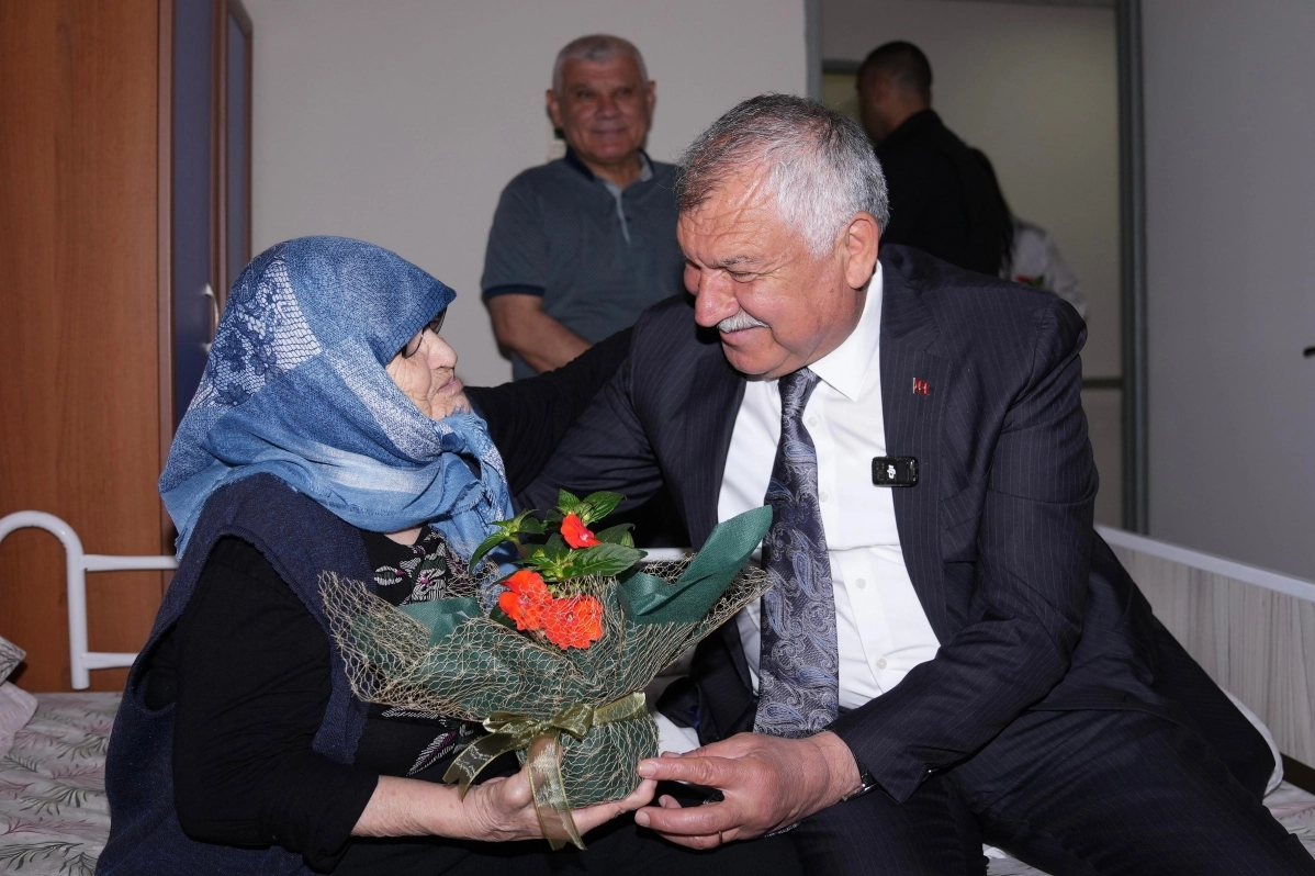 Zeydan Karalar’dan huzurevine ziyaret