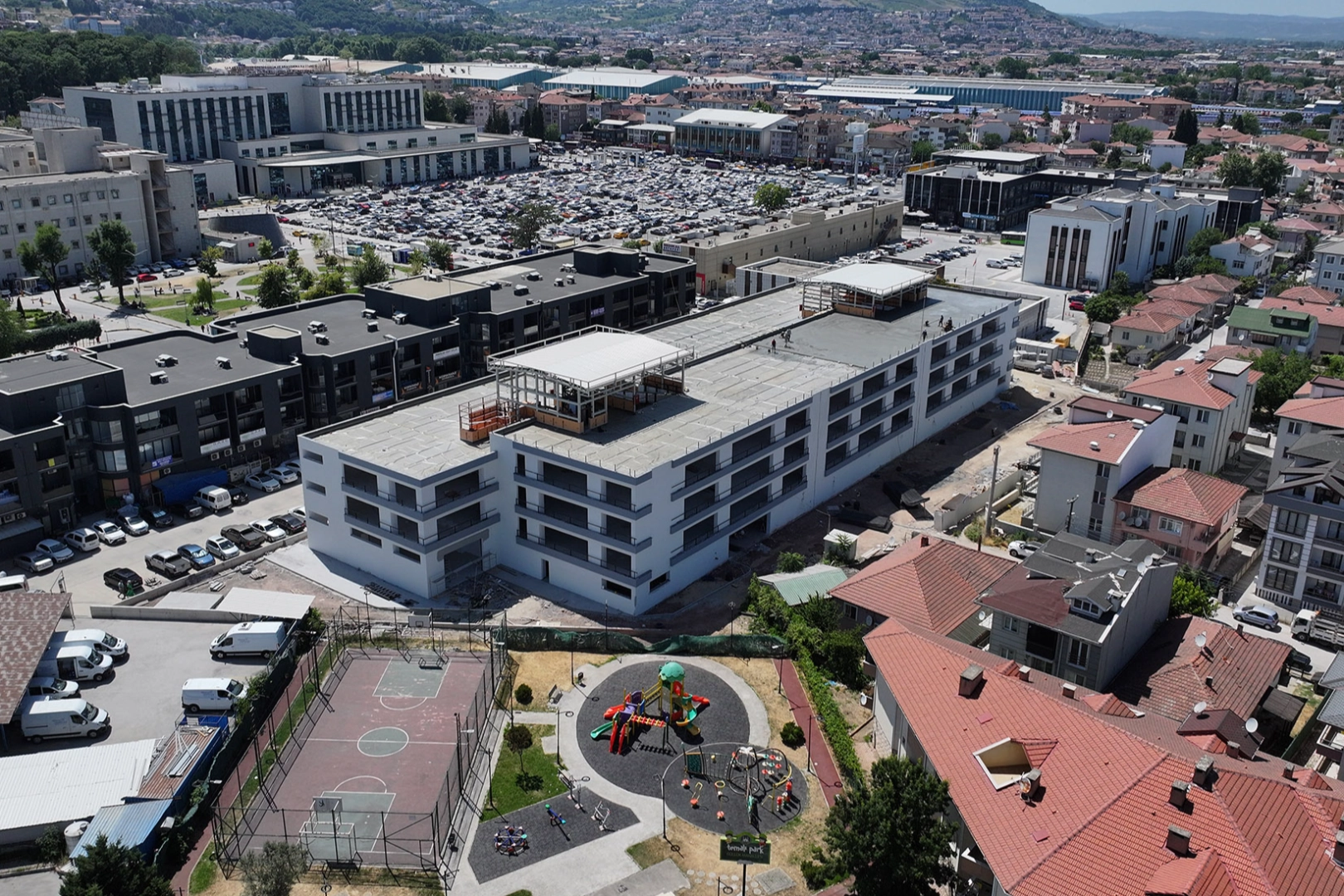 530 araçlık katlı otoparkta sona gelindi