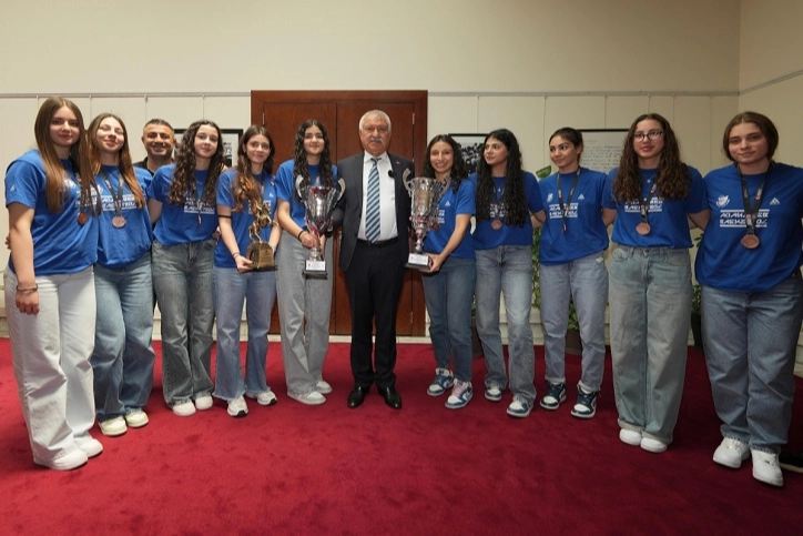 Adana Büyükşehir Belediyesi’nin kız takımından büyük başarı