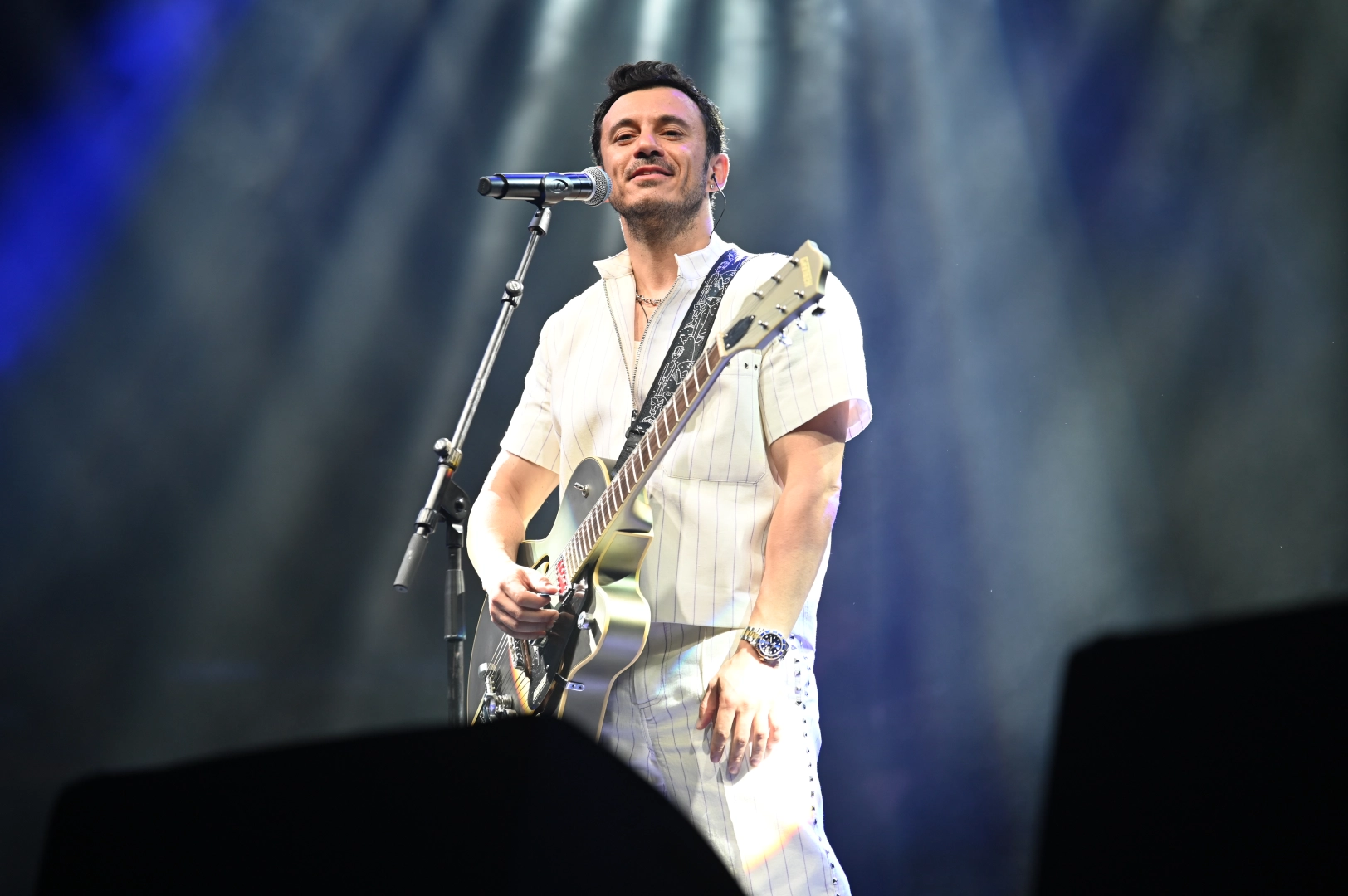 Buray ‘Buzlu Cam’a 3 bin kişiyle düet yaptı