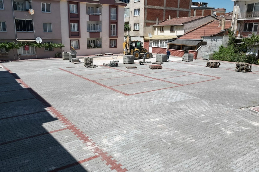 Bursa İnegöl’ün çıkmazları ücretsiz otoparka dönüşüyor