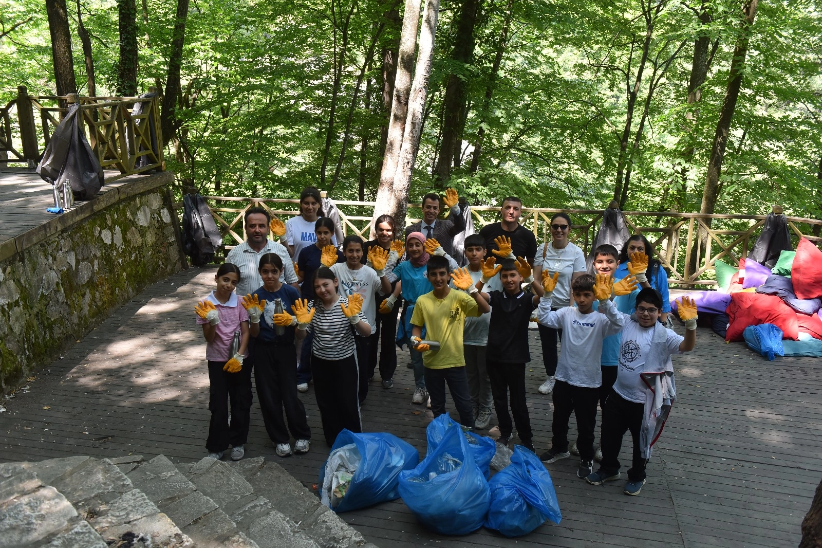 Bursa Yıldırım’da ortaokullulardan Küreklidere’de temizlik seferberliği