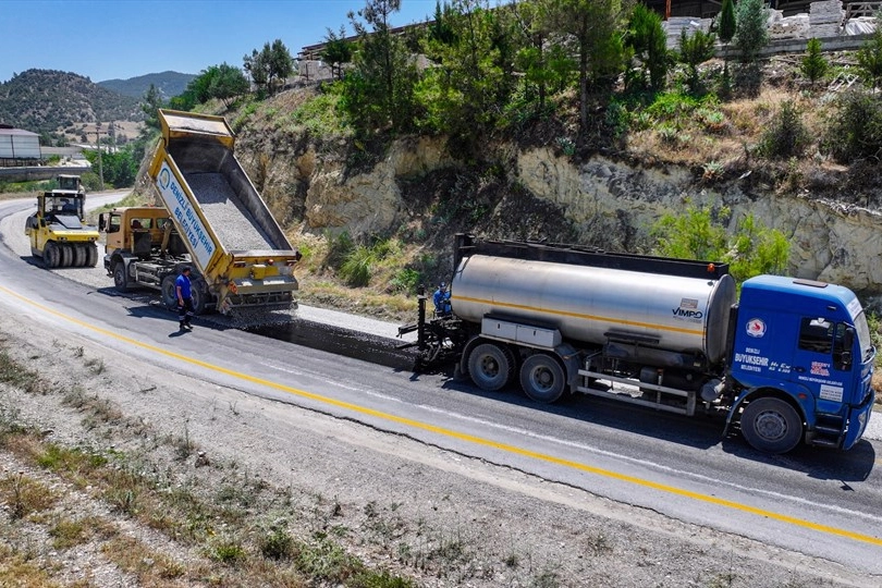 Denizli Büyükşehir’in asfalt mesaisi başladı
