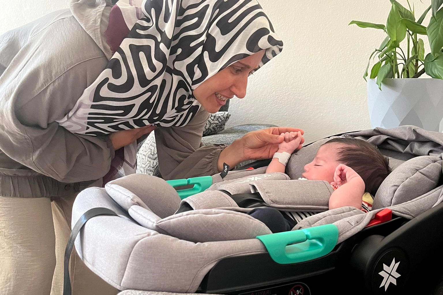 Emre bebek, İzmir’de koruyucu aileyle buluştu… ‘Geçici Koruyucu Aile’ modeli yaygınlaşıyor