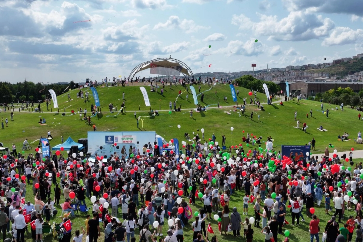 Kocaeli’de uçurtmalar gökyüzünü sardı