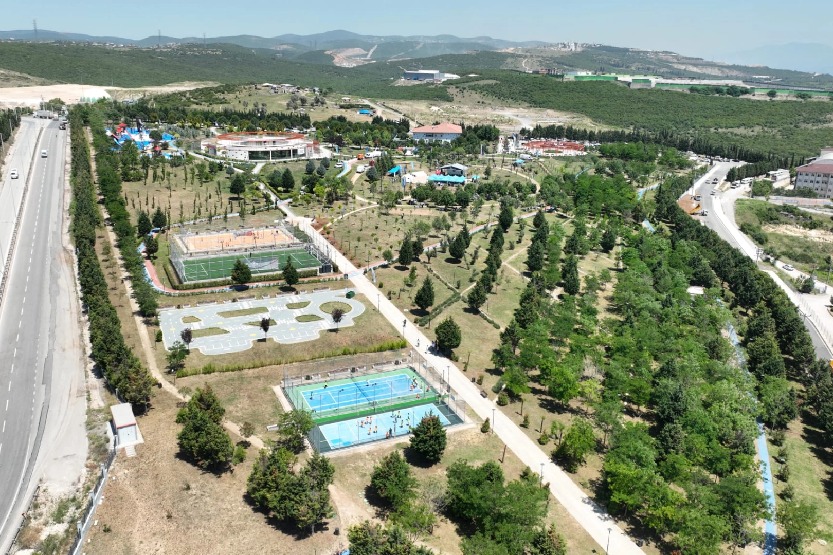 Kocaeli’den Dilovası’na bayram hediyesi… Millet Bahçesi açıldı