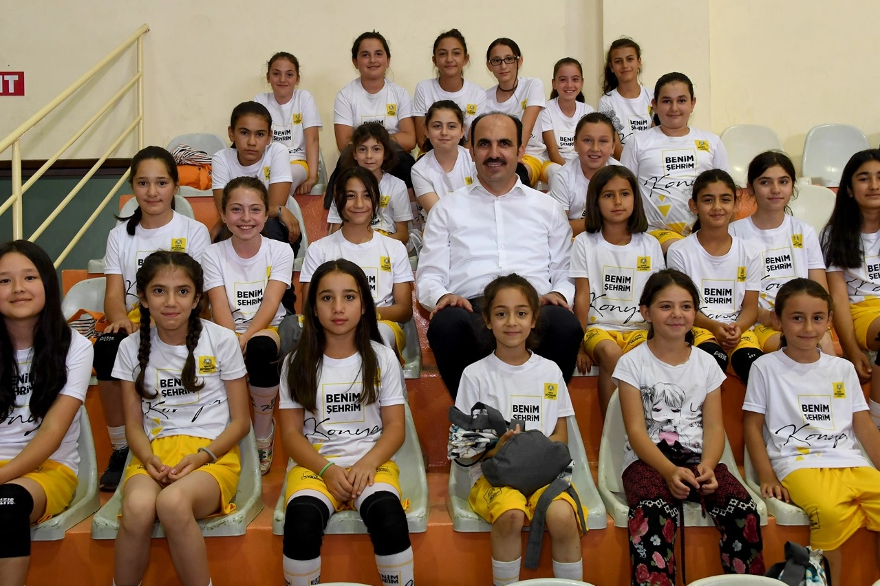 Konya’da Başkan Altay’dan yaz spor okulları için 28 ilçeye davet
