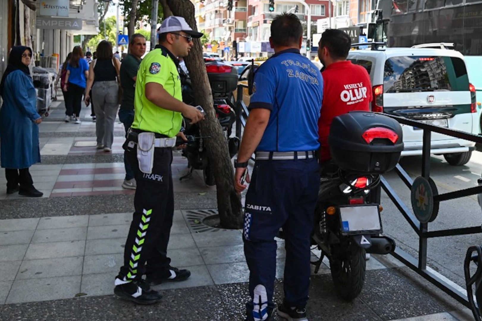 Manisa Büyükşehir’den kaldırım işgallerine geçit yok!