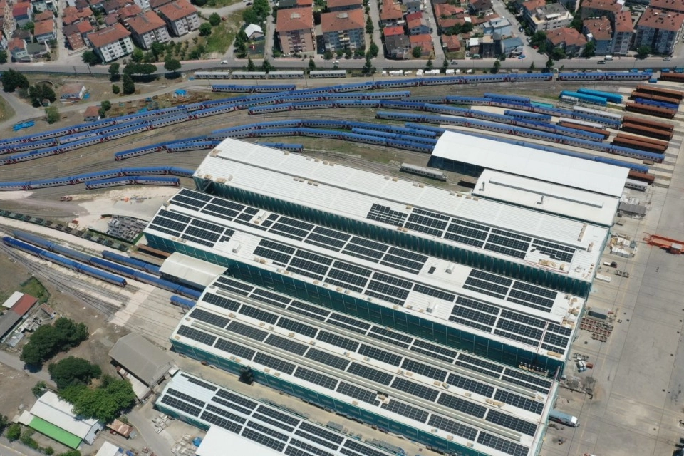 TÜRASAŞ’tan dev adım… Güneş enerjisiyle tren üretimi