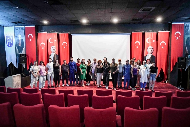 Ankara’da mahallede tiyatro var!