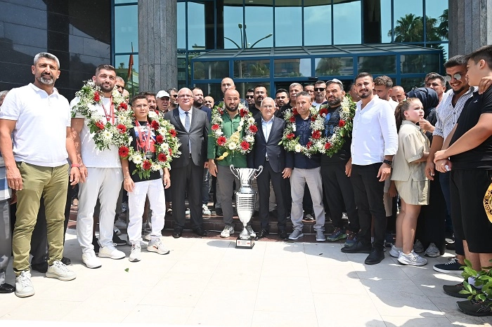 Antalya Kumluca’nın gururları törenle karşılandı