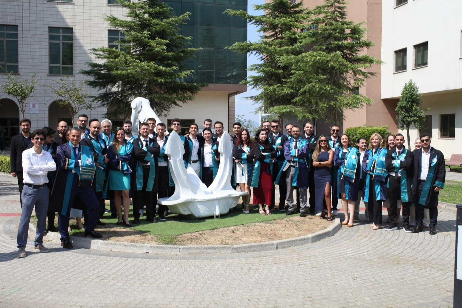 BTÜ Denizcilik Fakültesi ilk mezunlarını verdi