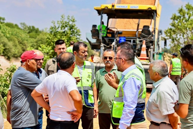 Denizli’de kırsal yollarda asfalt çalışmaları sürüyor