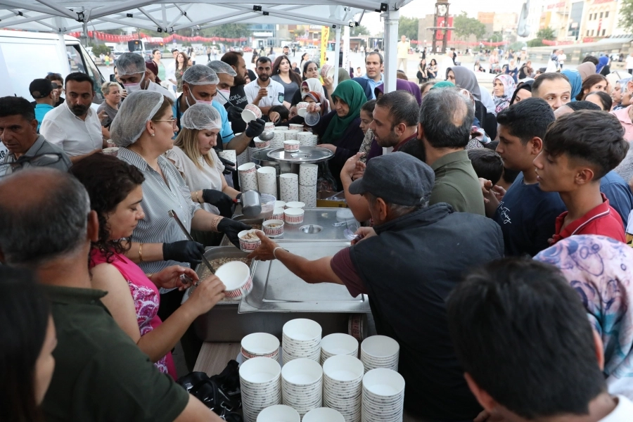 Diyarbakır Büyükşehir’den 20 bin kişiye aşure