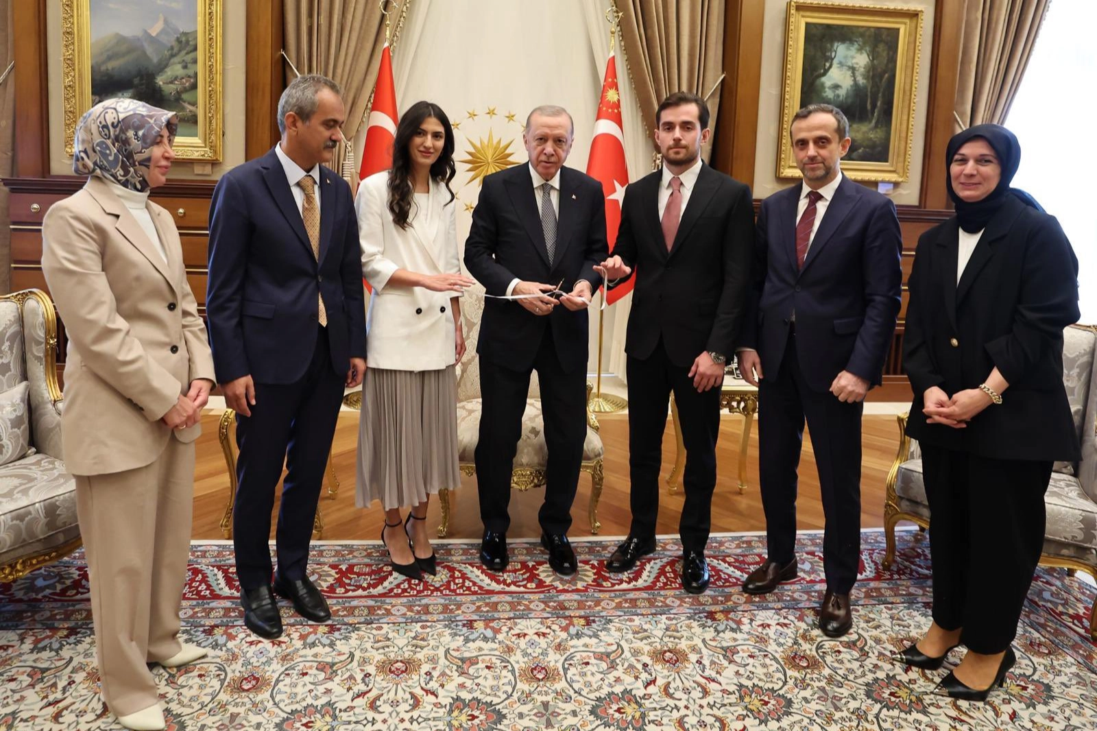 Eski Bakan’ın kızının nişan yüzükleri Külliye’de takıldı