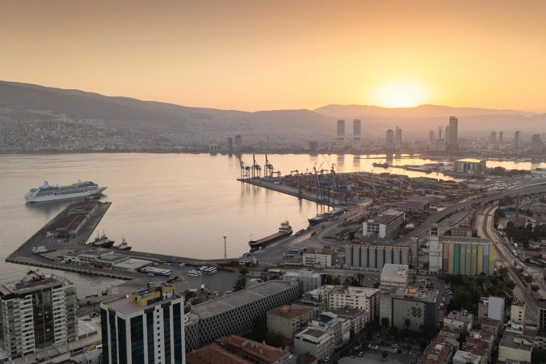 İzmir Büyükşehir’in ulusal kredi notunda tarihi artış