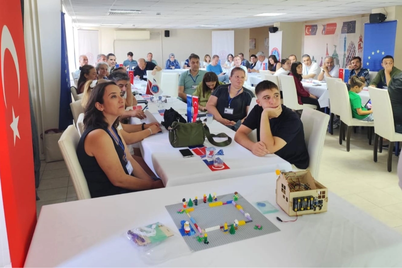 İzmir’de Erasmus+ Çalıştayı’nda yurt dışı deneyimler paylaşıldı