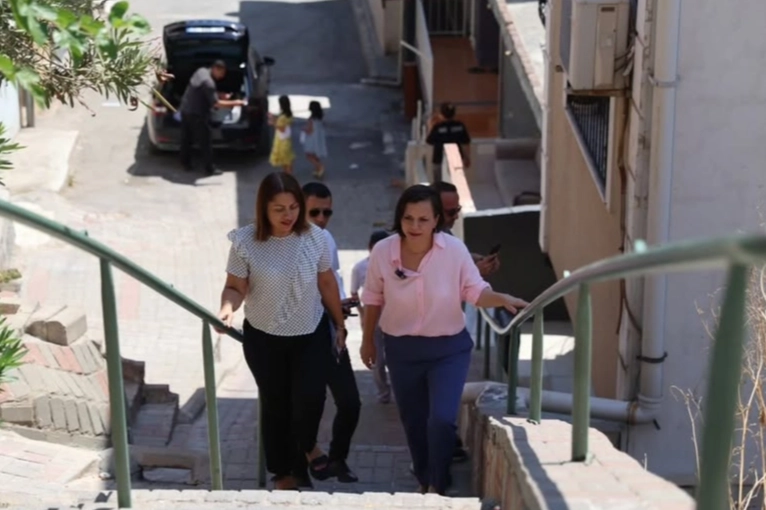 İzmir Karabağlar’da sorunlara muhtarlarla yerinde çözüm