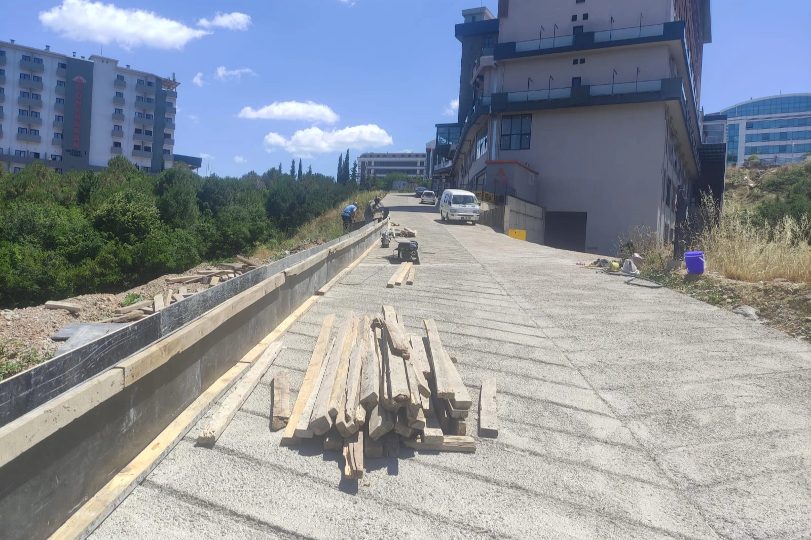 İzmit’te Kabaoğlu’nda parapet çalışması