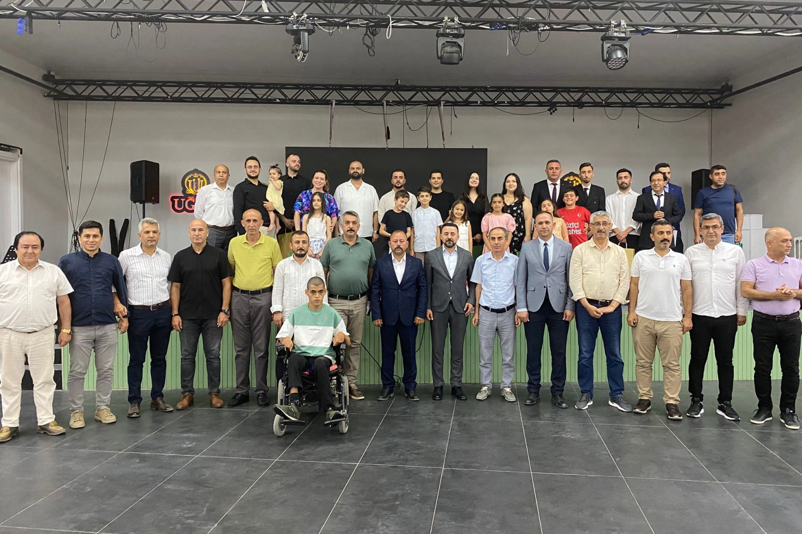 Karacaoğlan’ın torunlarından muhteşem eser… Düziçi’nin güzellikleri dünyaya tanıtılıyor