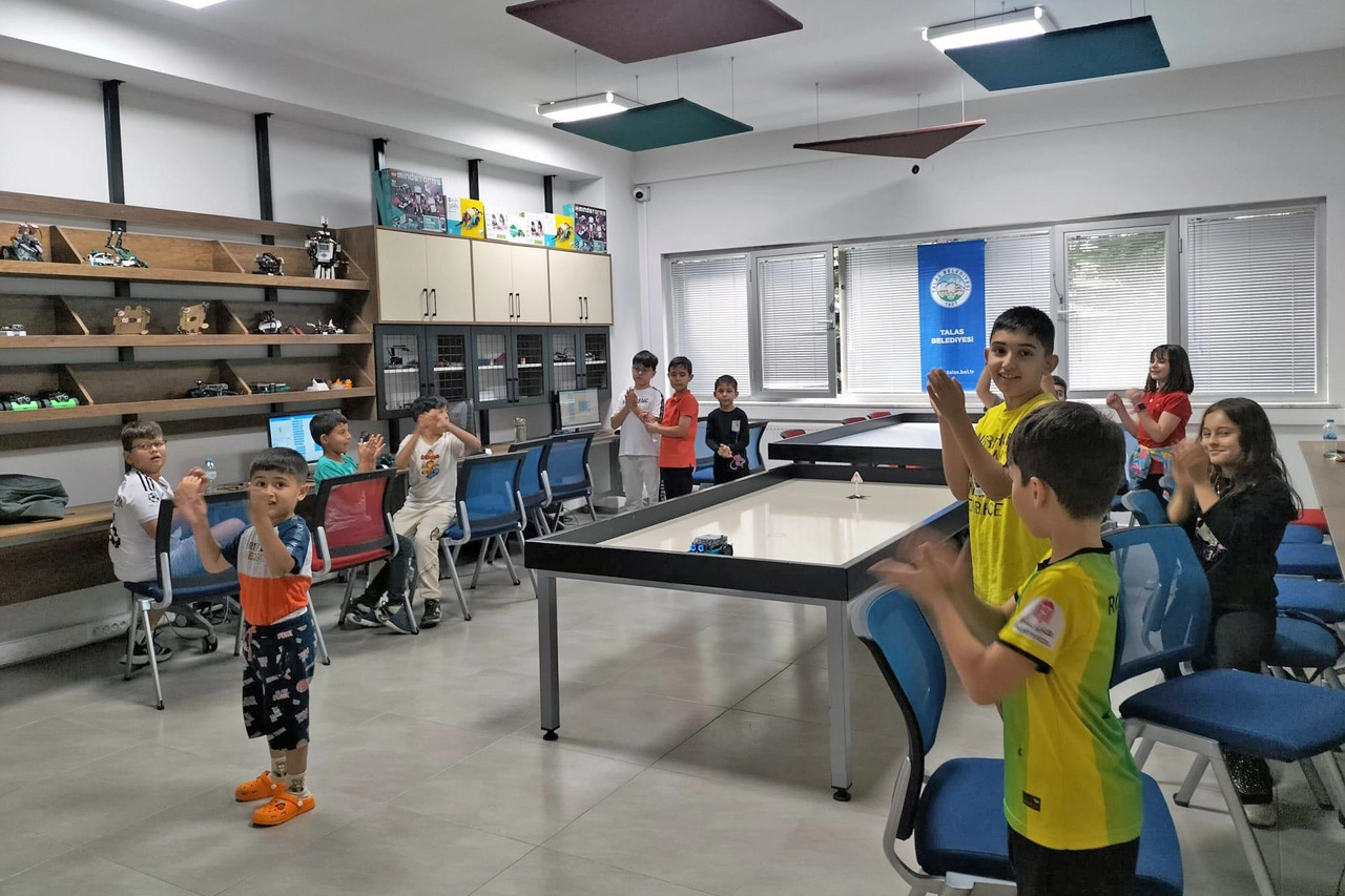 Kayseri Talas’tan geleceğin teknoloji yıldızlarına yaz desteği