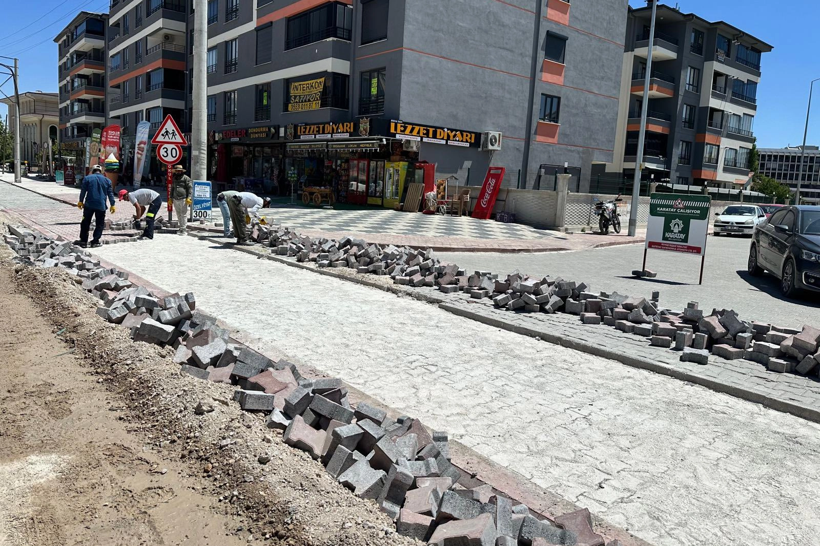 Konya Karatay’da yol çalışmalarına devam