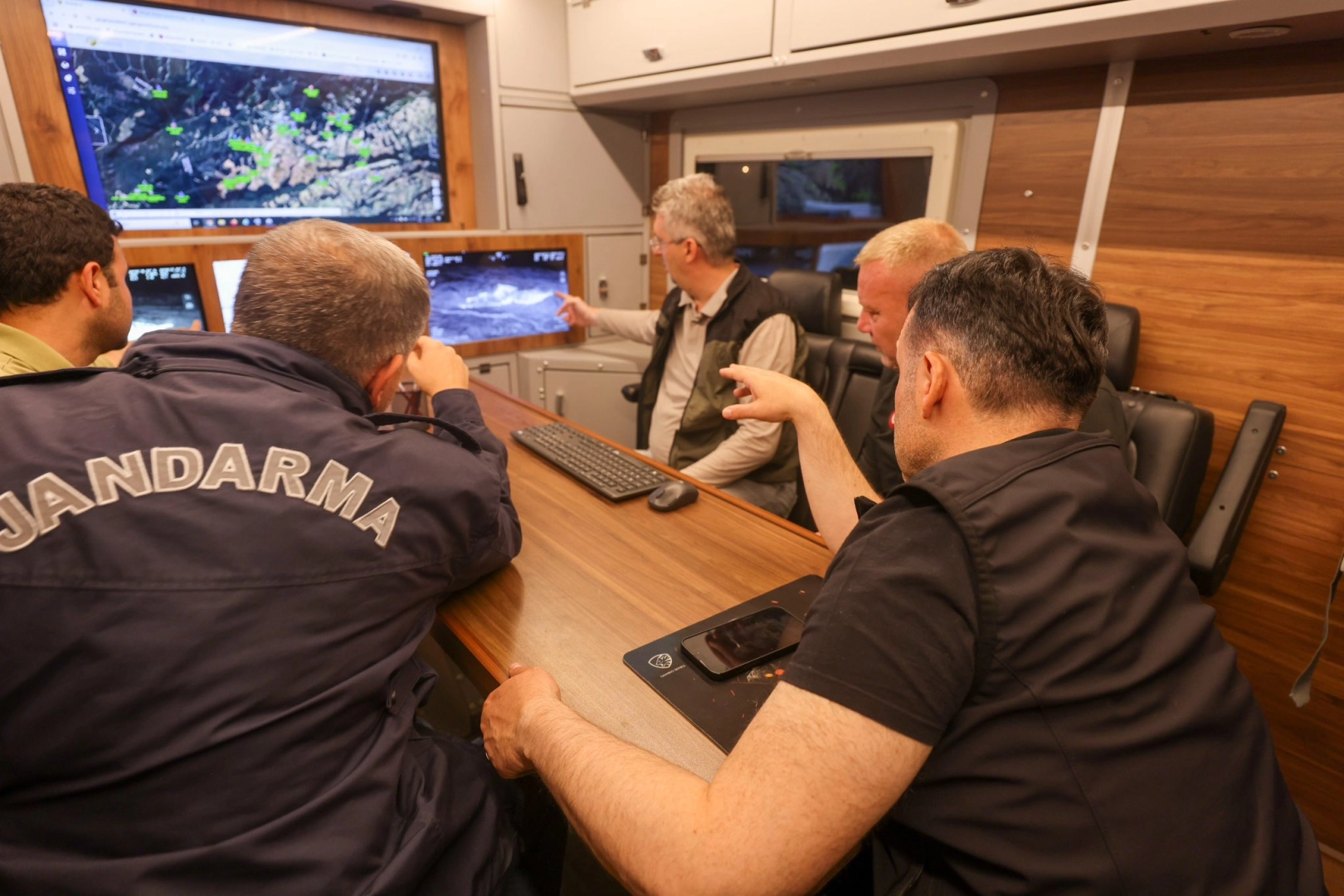 Sakarya’dan Bilecik’e sıçrayan yangın! Bilecik Valisi Sözer yangın bölgesinde