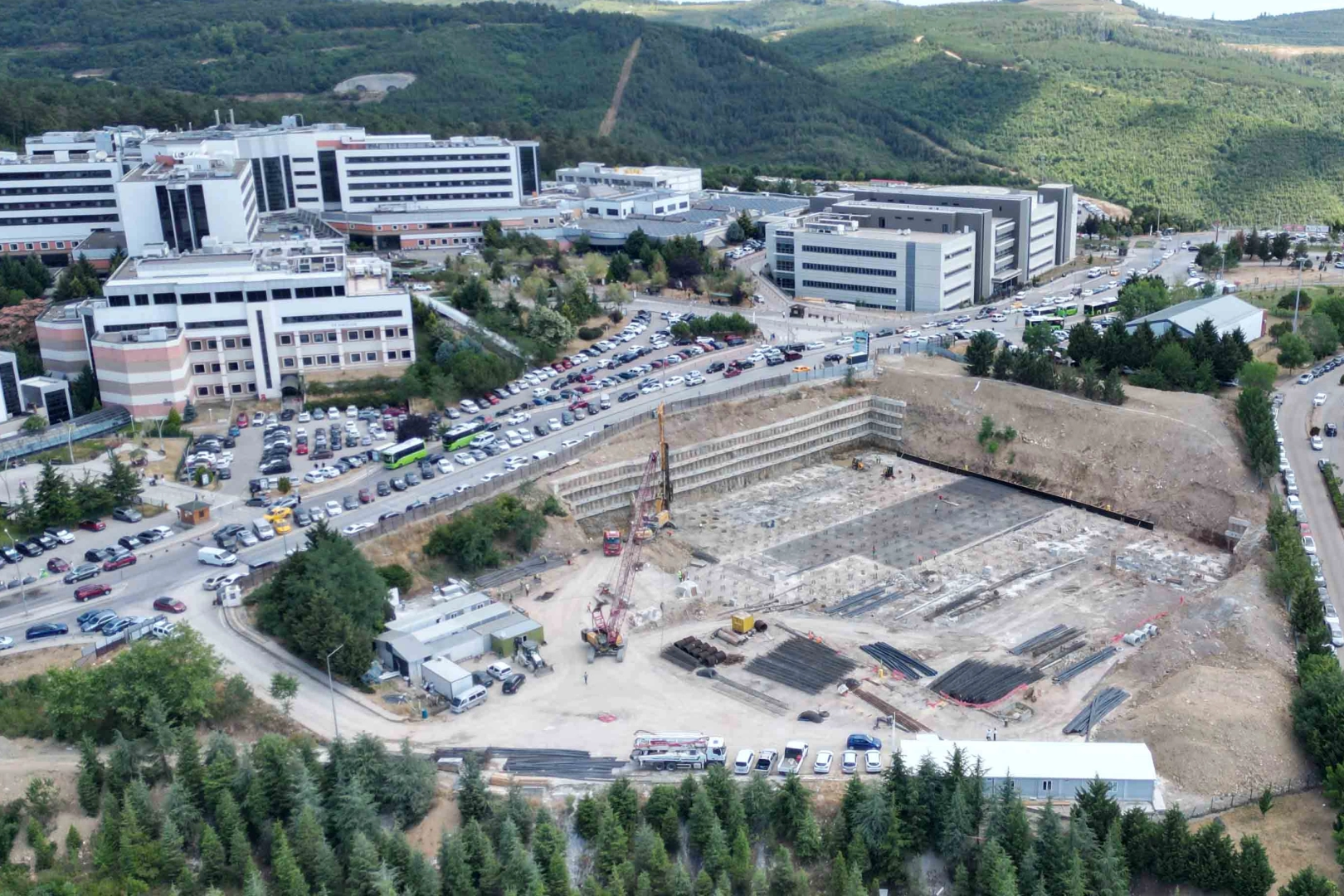 Umuttepe Cami ve Otopark projesi hızla yükseliyor