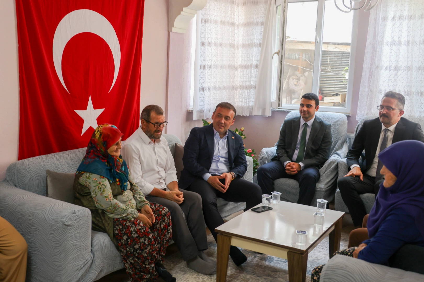 Vali Sözer’den Şehit Osman Er’in ailesine ziyaret