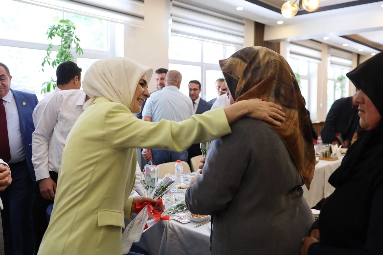 Şehit ailelerine ‘Terörsüz Türkiye’yi Bakan Göktaş anlattı