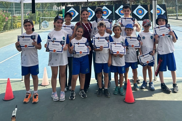 Yaz Spor Okulları’nda çocuklar sertifikalarına kavuştu