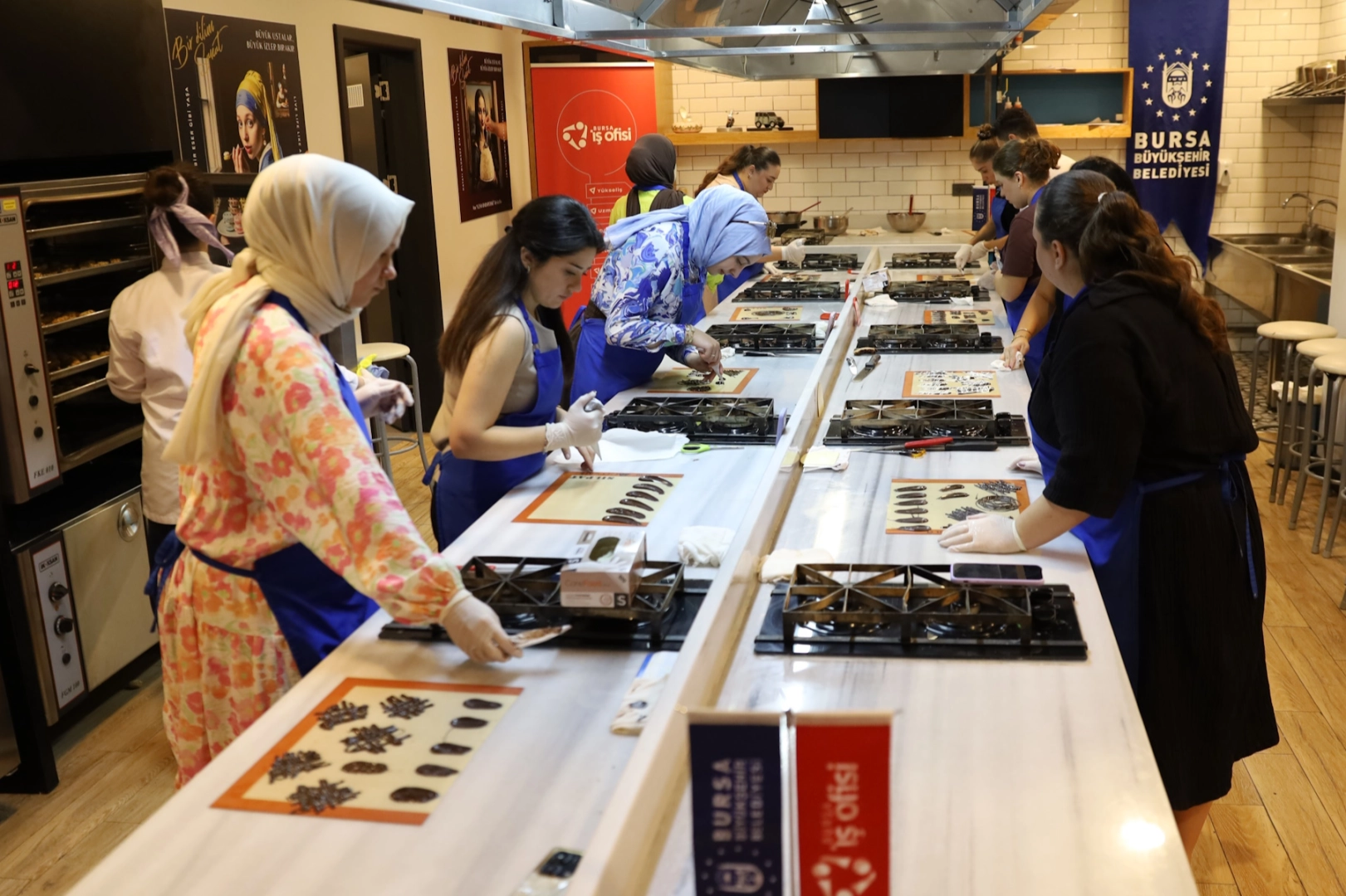 Bursa Büyükşehir’den kadınlara altın bilezik