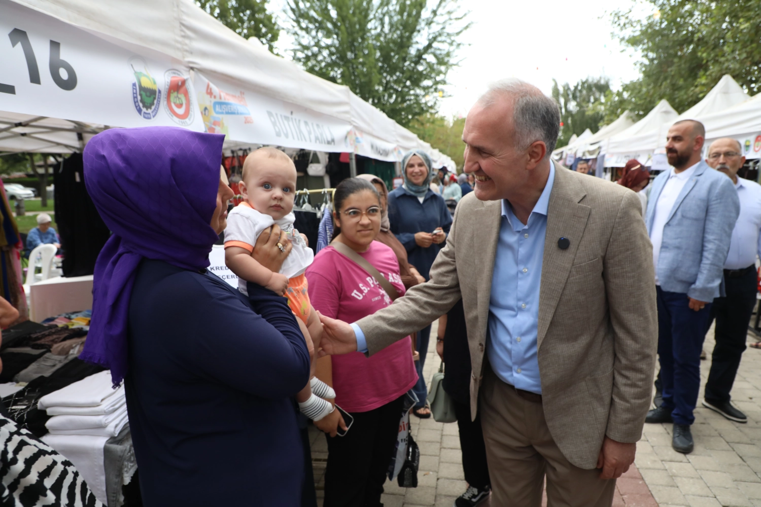 Bursa İnegöl’de 4. Hanımeli Alışveriş Şenliğine yoğun ilgi
