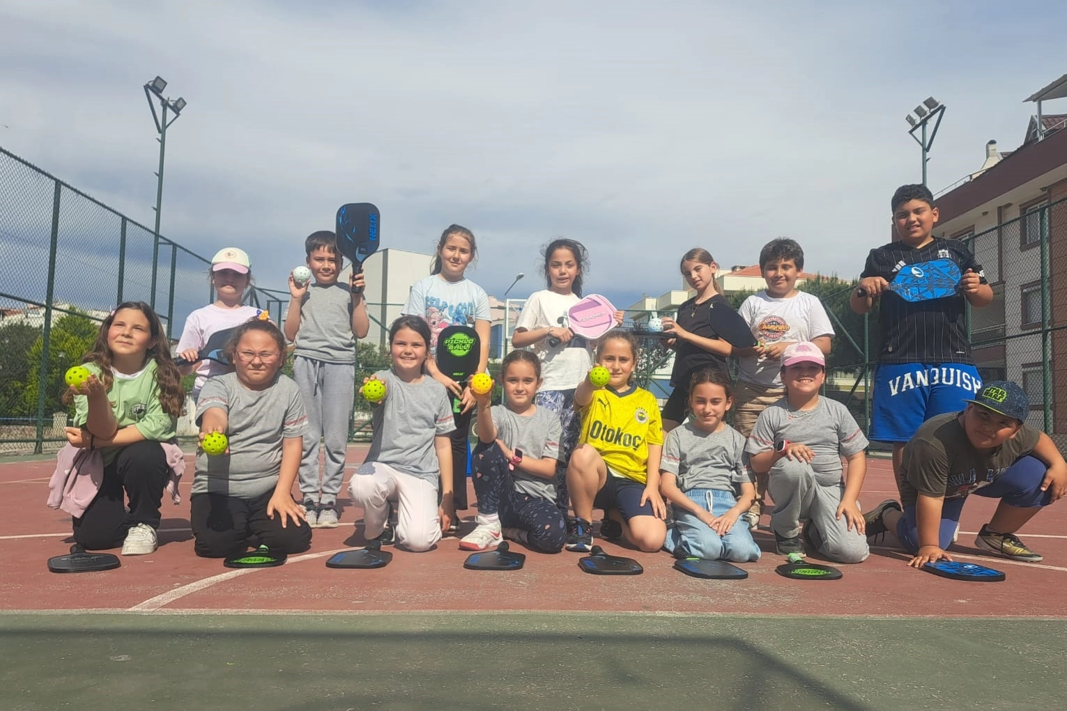 İzmir’de Bostanlıspor’dan Pickleball için “Aile Okulu”