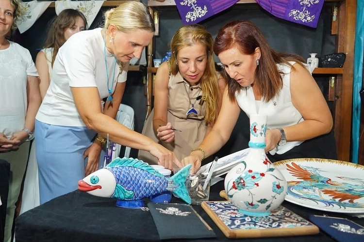 Kadın Emeği Çarşısı kapılarını açtı