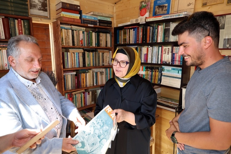 Kar Tanesi Gelinlik Evi’ni ve Sahaflar Çarşısı’na Böhürler’den tam not