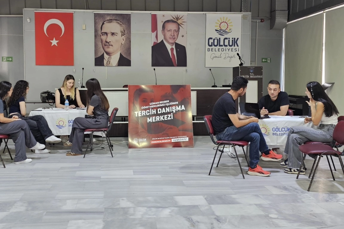 Kocaeli Gölcük’te tercih merkezi gençlerin yanında