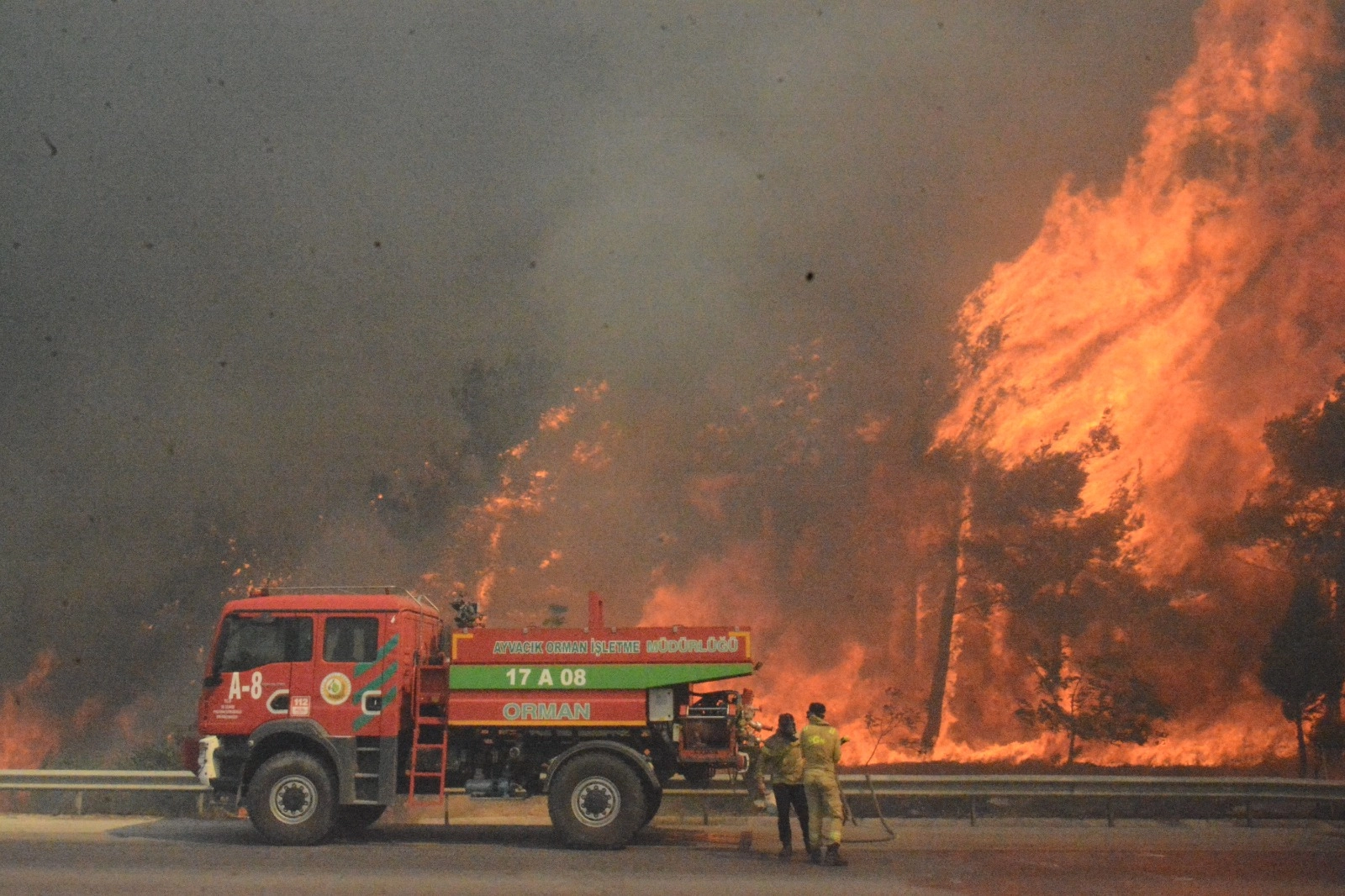 Orman yangınlarında son durum… Manisa ve Çanakkale’de mücadele sürüyor