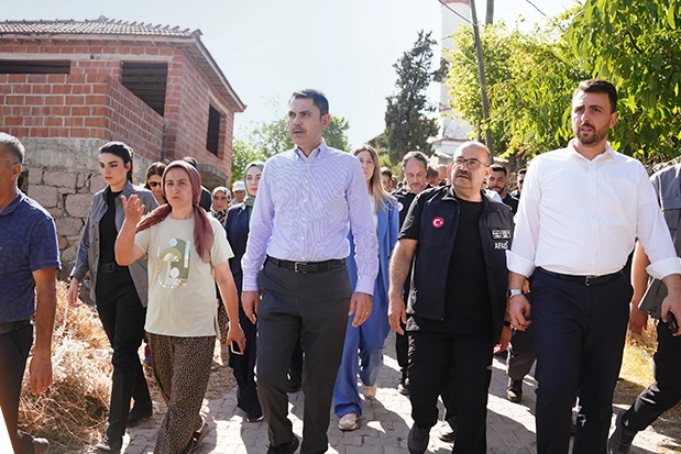 Sındırgı’da tüm evler tarandı… Ağır hasarlı yapılar yıkılacak!
