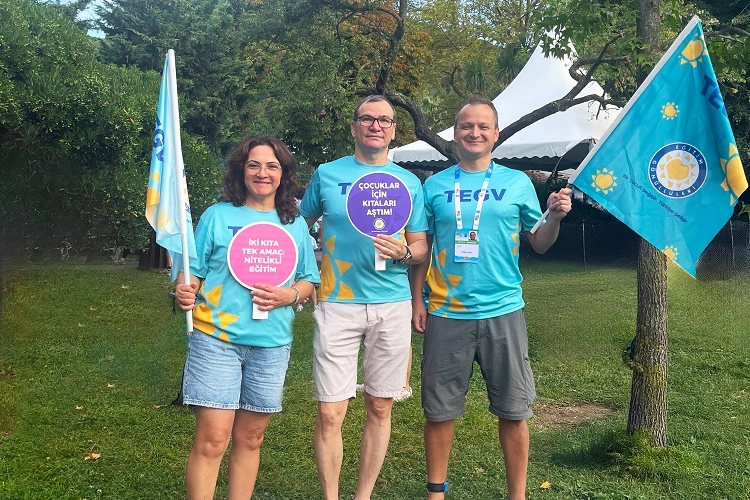 Yüzücüler kulaçlarını TEGV’li çocuklara eğitim desteği için attı