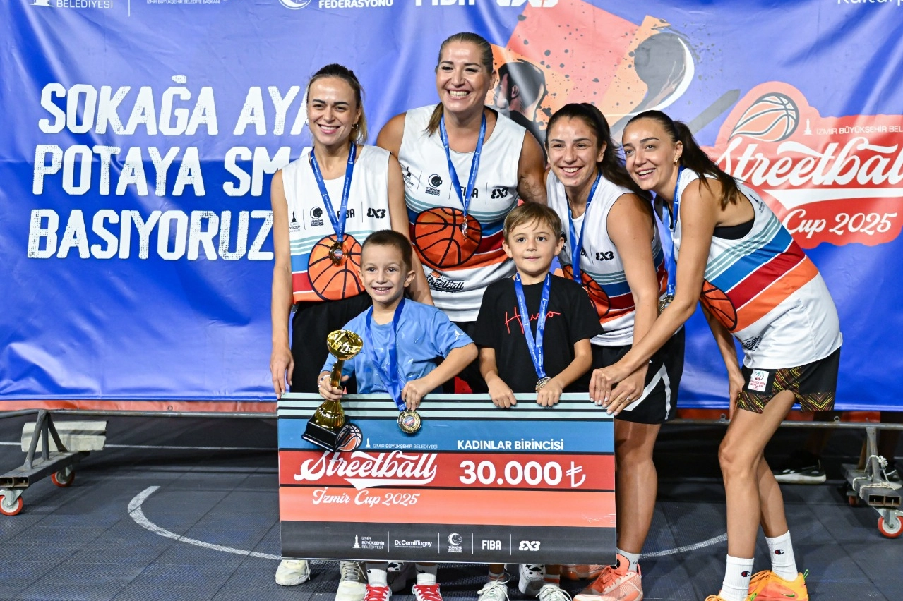 3×3 Streetball İzmir Cup 2025’te ödüller sahiplerini buldu