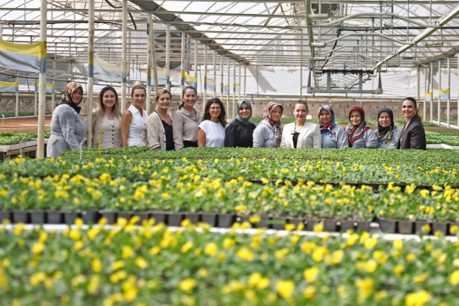 Antalya’yı kadınlar süslüyor