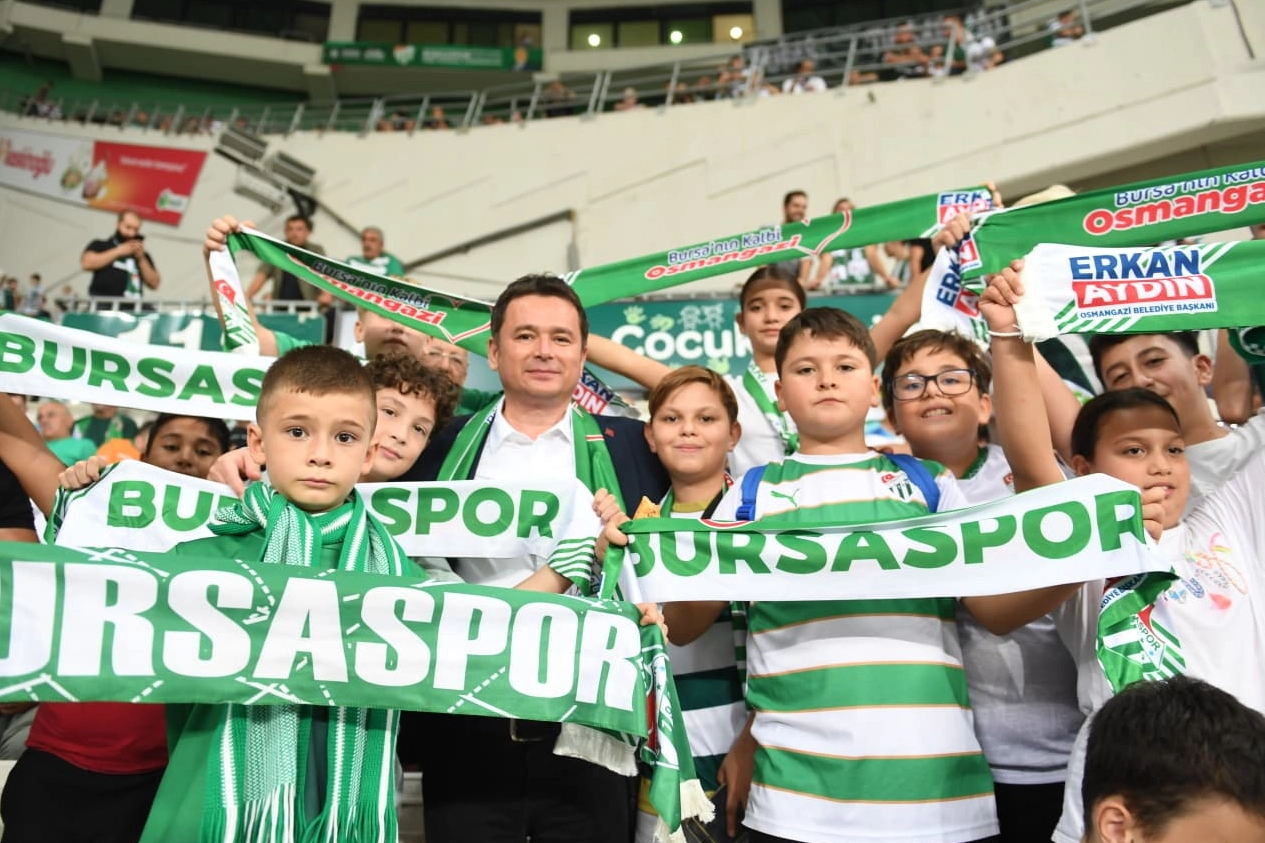 Başkan Aydın, Bursaspor maçını çocuklarla izledi