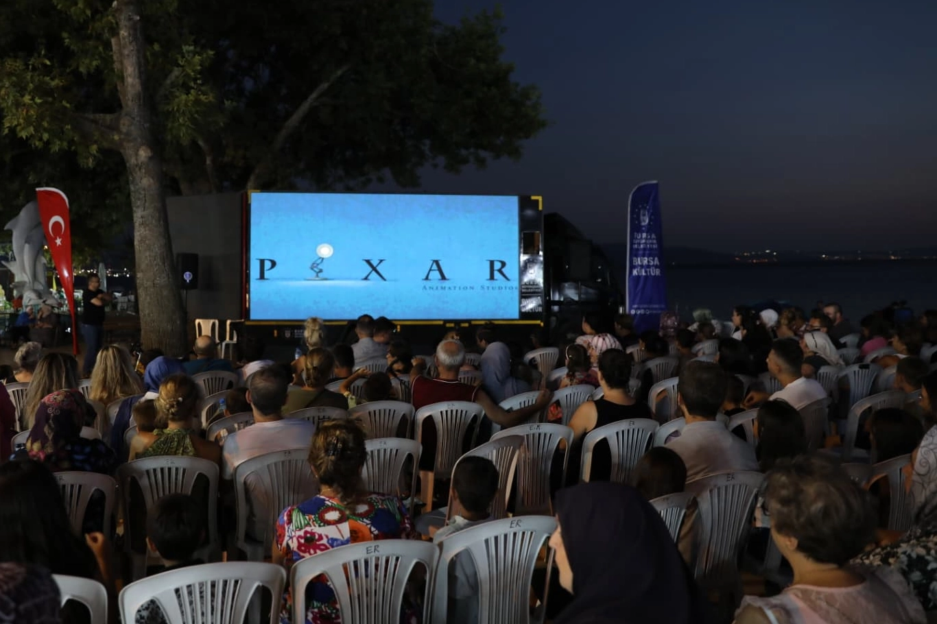 Bursa’da yıldızlar altında sineme keyfi