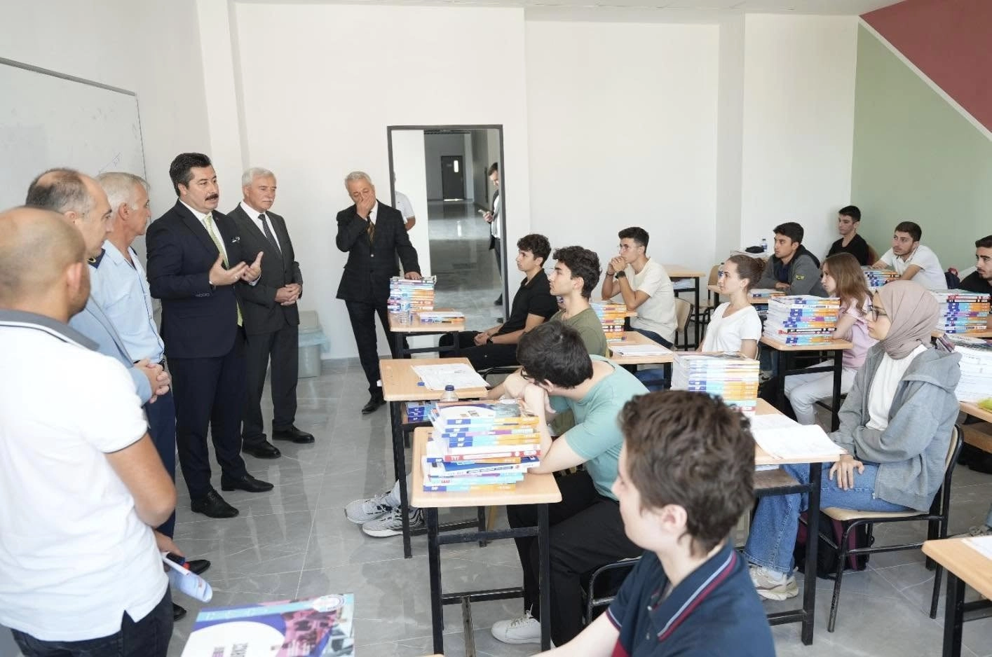 Bursa Yenişehir’de üniversiteye hazırlanan gençlere eğitim desteği