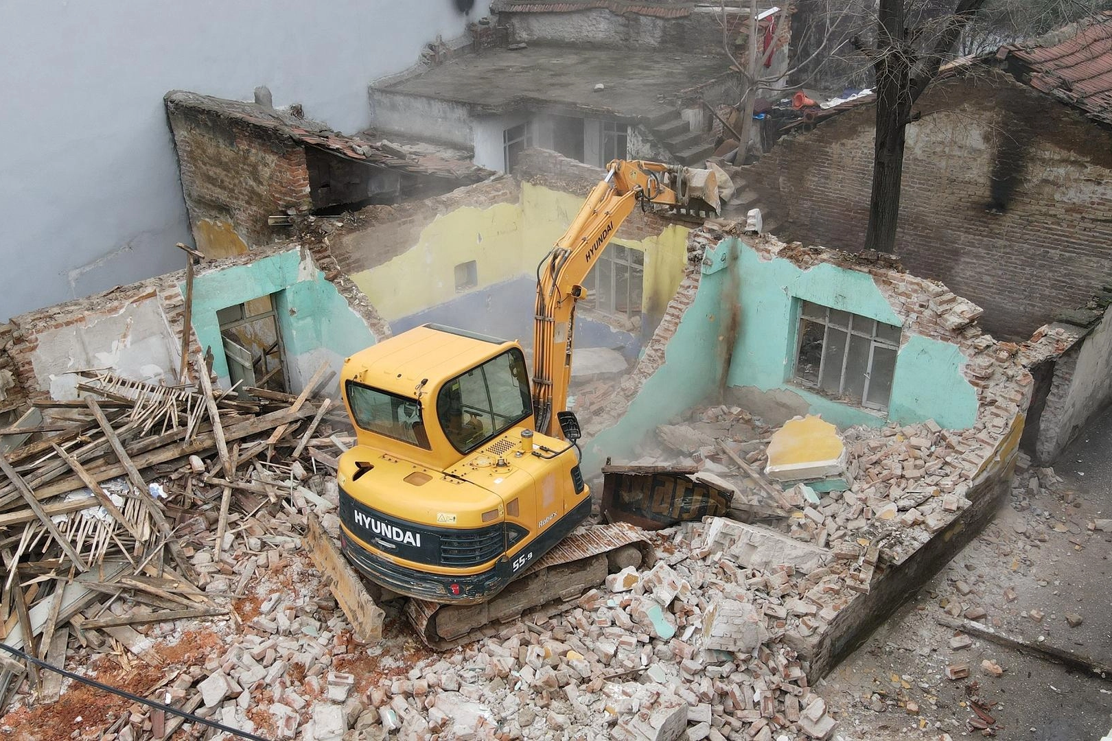 Bursa Yıldırım’da metruk temizlik