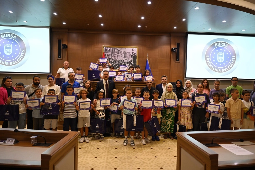 Bursalı çocuk ve gençlerin ‘robotik kodlamada’ sertifika heyecanı